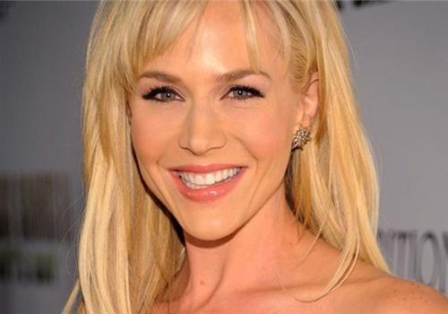 喉咙有异物吐出来有血 别被血吓到了