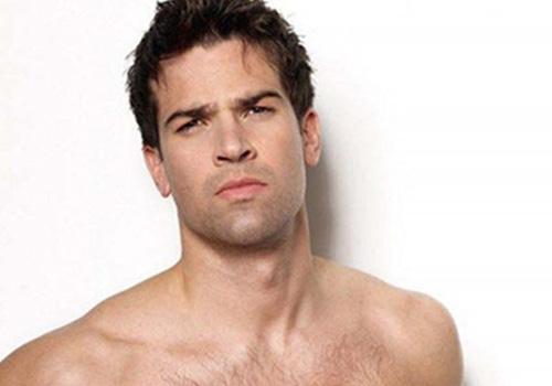 喉咙有异物吐出来很臭是什么原因 这种臭连自