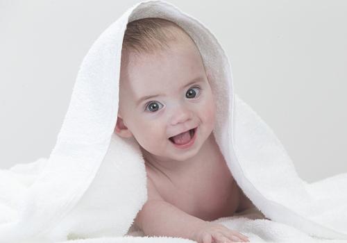 宝宝冬天睡觉要戴帽子吗 新生宝宝睡觉囟门要