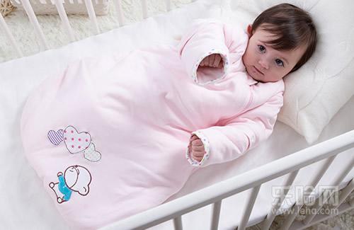 冬天宝宝睡觉穿什么,冬天宝宝睡觉穿几件衣服