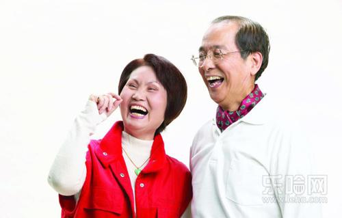 老人吃坚果好吗,老人吃坚果的好处,老人多吃坚