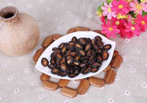 吃西瓜子有什么好处 中老年人要多吃点