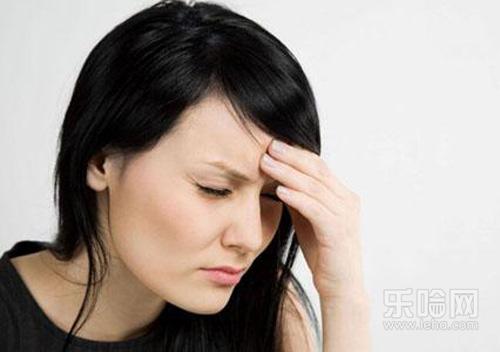 下眼袋肿是怎么回事,眼袋肿是什么原因-乐哈健