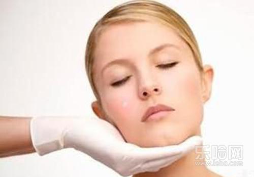 玻尿酸丰下巴的危害,下巴打玻尿酸的后遗症,玻