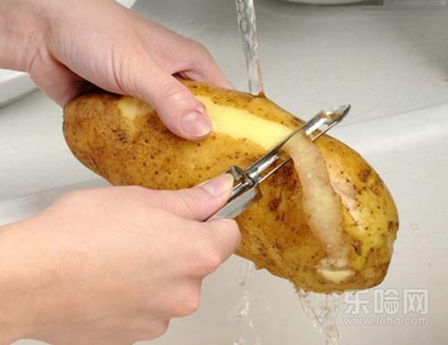 土豆皮贴脸有什么好处,土豆皮贴脸有什么功效