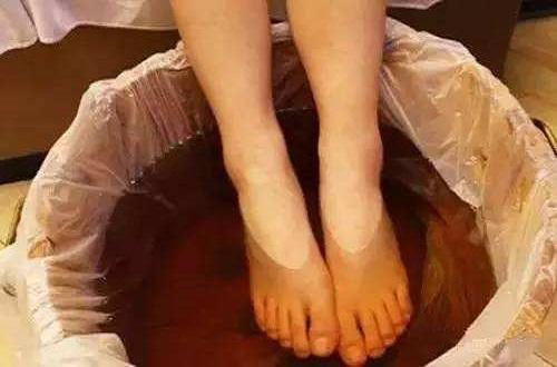 泡脚对妇科病有好处吗 用什么泡脚治妇科病