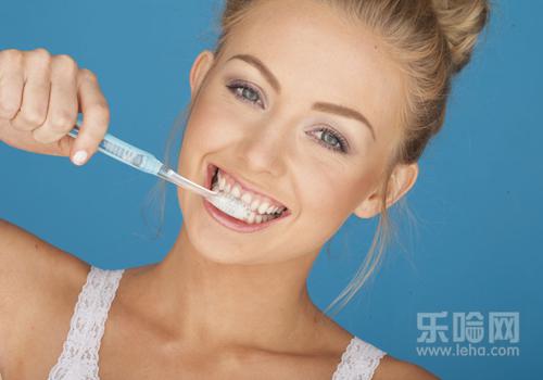 牙膏加盐可以美白牙齿吗,刷牙加盐能美白牙齿