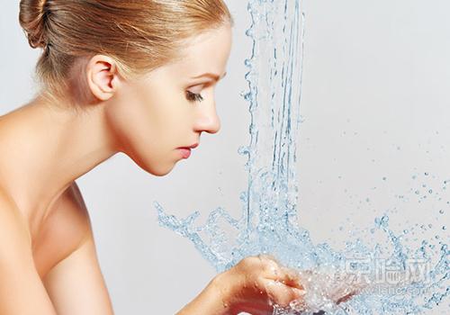 白醋盐水洗脸的正确方法,白醋加盐洗脸的正确