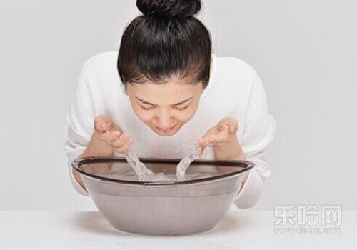白醋盐水洗脸的正确方法,白醋加盐洗脸的正确