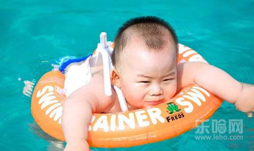 宝宝游泳哭闹怎么办,宝宝游泳哭的厉害,宝宝游