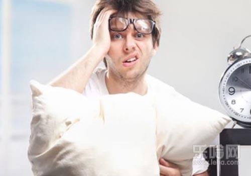 半夜醒来睡不着是什么原因,凌晨三点醒来睡不