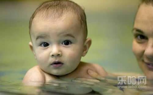 宝宝游泳用颈圈好不好,宝宝游泳带颈圈好吗,宝