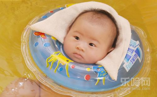 宝宝游泳用颈圈好不好,宝宝游泳带颈圈好吗,宝
