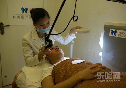 眼部扁平疣会传染吗,眼部扁平疣通过直接接触