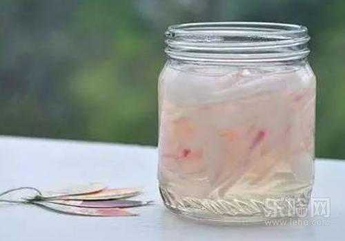 洋葱泡醋的功效与作用,白醋泡洋葱有什么功效