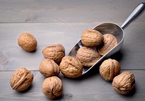 孕妇吃坚果对胎儿有什么好处 吃坚果对孩子原