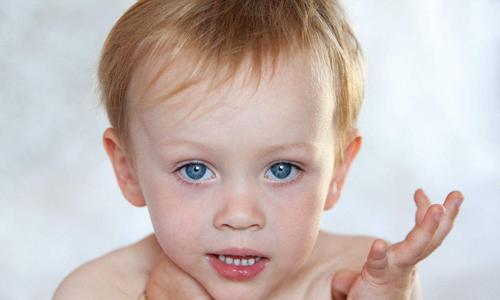 宝宝流感反复发烧怎么办