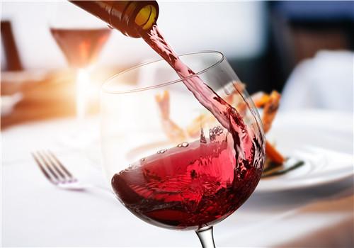 红酒加什么喝容易醉