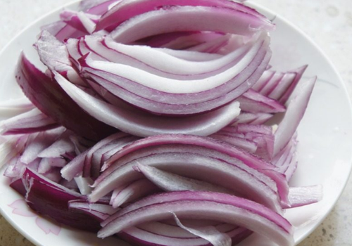 蒸洋葱水治咳嗽有痰 搭配食疗、按摩等方法止