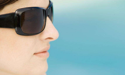 眼睛看东西模糊流泪是怎么回事 7大病因引起,