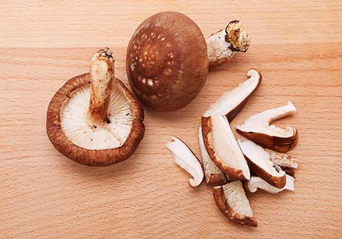 鲜香菇什么颜色的好