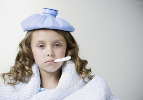 小孩发烧不能吃什么东西 这些食物千万不要乱
