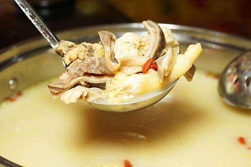 猪肚鸡可以放板栗吗,猪肚鸡一般煮多久 板栗猪肚鸡汤的做法