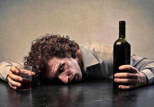 喝酒后胃难受怎么办 4招助你缓解胃痛