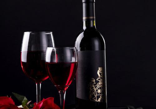 红酒跟牛奶能一起喝吗,红酒跟牛奶间隔多久喝