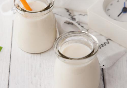 酸奶怎么做好吃,用酸奶做的简单小甜点