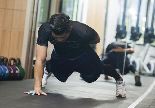 俯卧撑可以减肚子吗