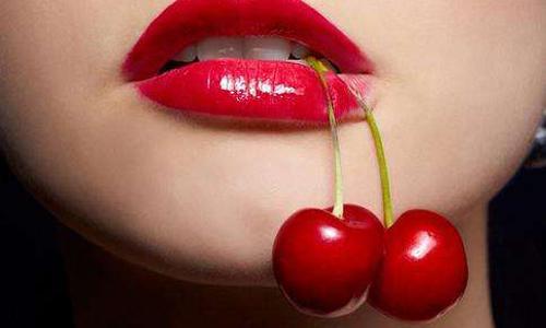 嘴唇干裂可以用红霉素软膏吗