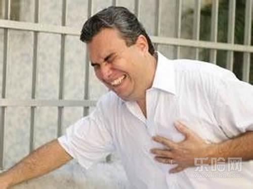 一喘气胸口疼怎么回事,胸口喘气疼是怎么回事