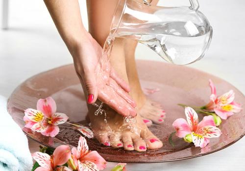 盐水泡脚可以杀菌吗