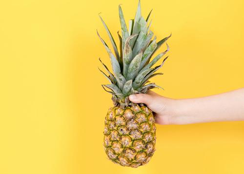 菠萝切开里面黑了是怎么回事 菠萝切开里面有黑点能吃吗?（多图）