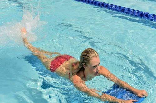 游泳后背晒的疼怎么办,游泳晒伤了多久能恢复