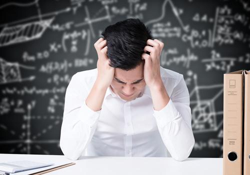 年轻人胸闷气短是怎么回事