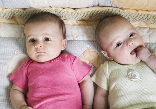 宝宝一岁半半夜哭闹是什么原因 这些原因以及