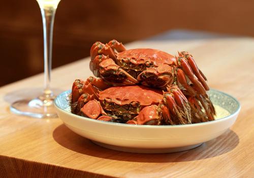 宝宝吃螃蟹过敏脸红怎么办,宝宝吃螃蟹为什么