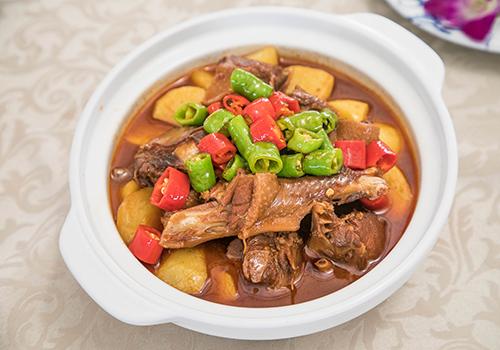 鸭肉与什么搭配最好鸭肉和什么一起炒好吃