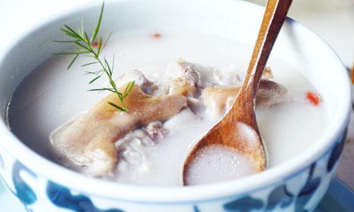 鸽子汤和什么炖最营养 鸽汤怎么炖营养才好（多图）