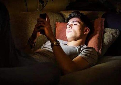 熬夜时为什么会头疼 熬夜时头疼有什么解决办法吗?