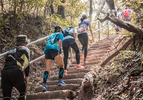 爬山后腿疼最快的恢复法 爬山膝盖疼如何恢复